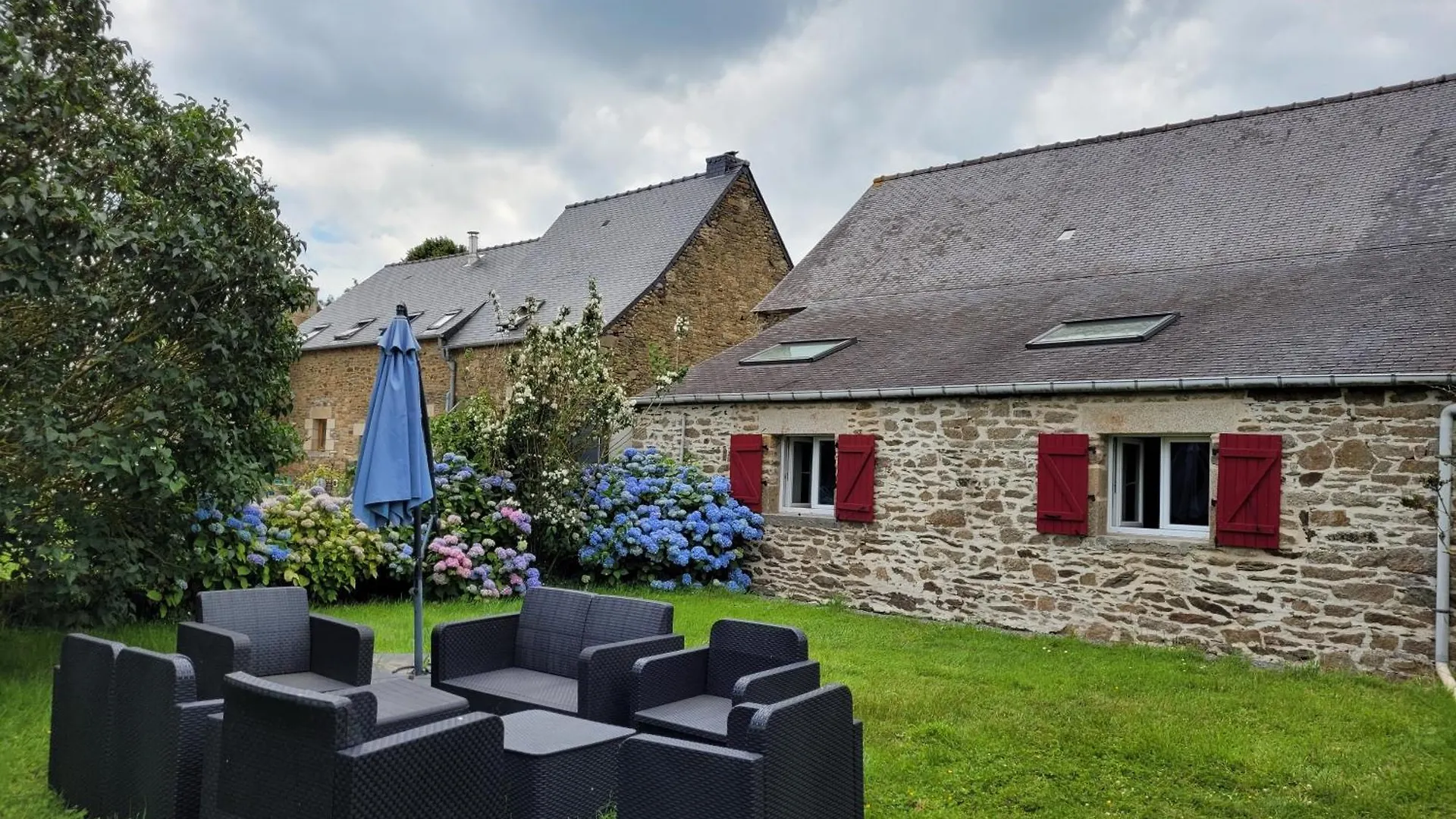 Belle Maison Familiale Dans La Campagne Bretonne La Croix-Hellean France