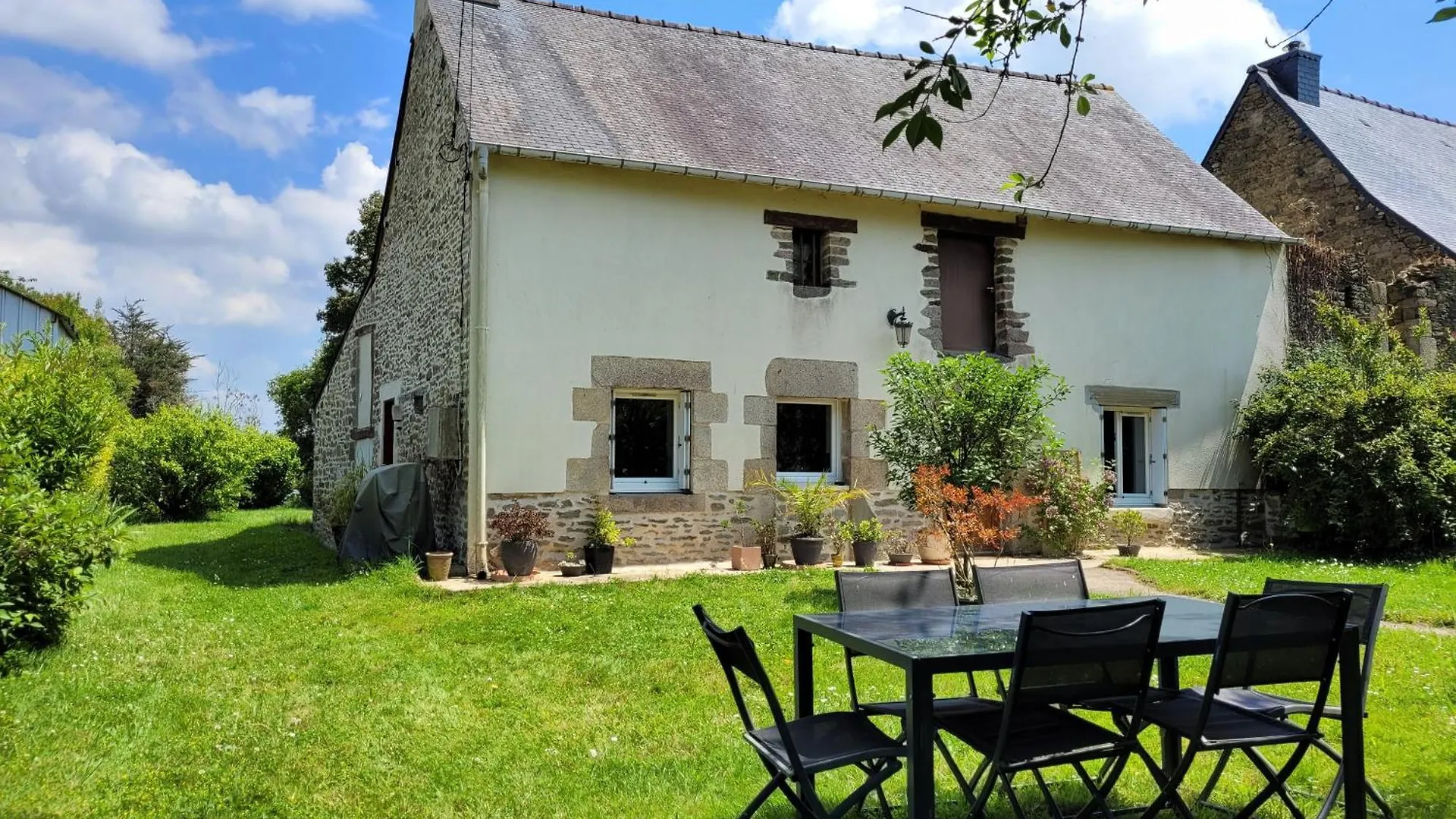 Belle Maison Familiale Dans La Campagne Bretonne La Croix-Hellean